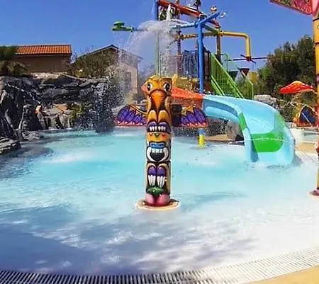 אתר נופש Villaggio Blue Marine מרינה די קמרוטה